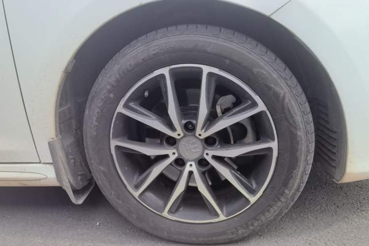 Used BYD Song MAX 2018 1.5T Automatic Smart Connect Elite Model with 6 Seats Right Rear Wheel Hub
