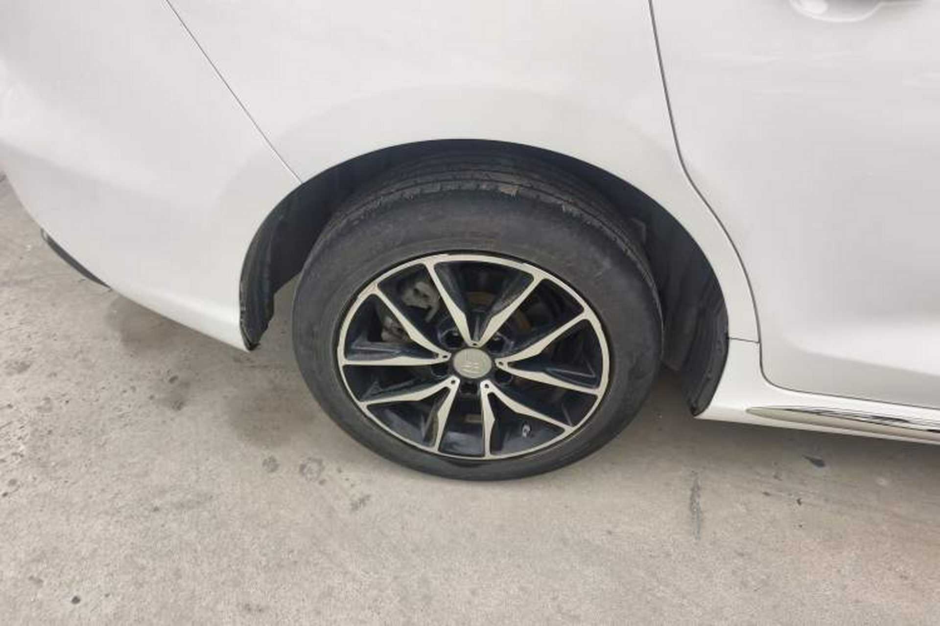 Used BYD Song MAX 2018 1.5T Automatic Smart Connect Elite Model with 6 Seats Right Rear Wheel Hub