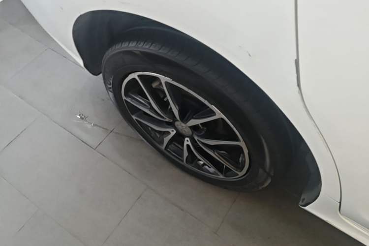 Used BYD Song MAX 2018 1.5T Automatic Smart Connect Luxury 6-Seater Right Rear Wheel Hub