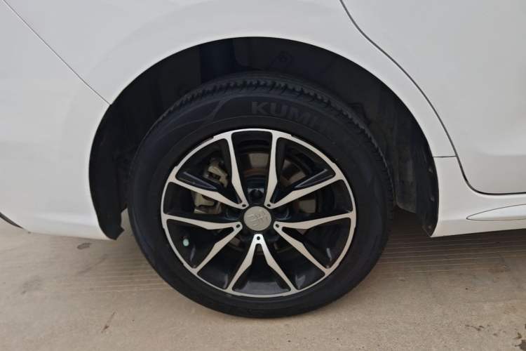 Used BYD Song MAX 2018 1.5T Automatic Smart Connect Luxury 6-Seater Right Rear Wheel Hub