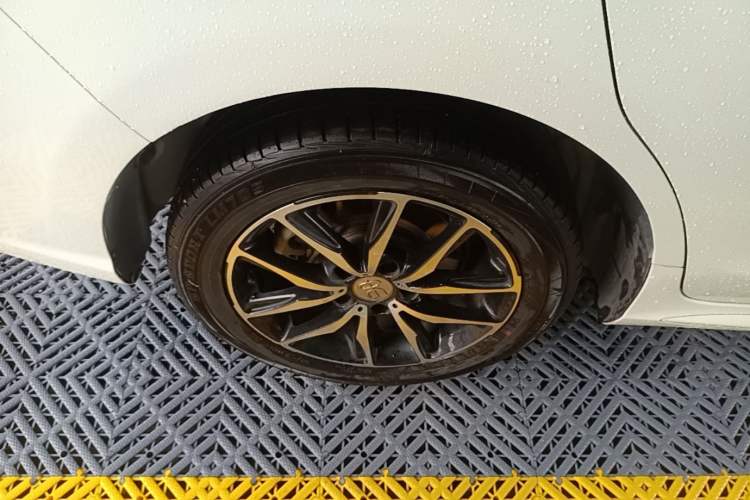 Used BYD Song MAX 2018 1.5T Automatic Smart Connect Luxury 6-Seater Right Rear Wheel Hub
