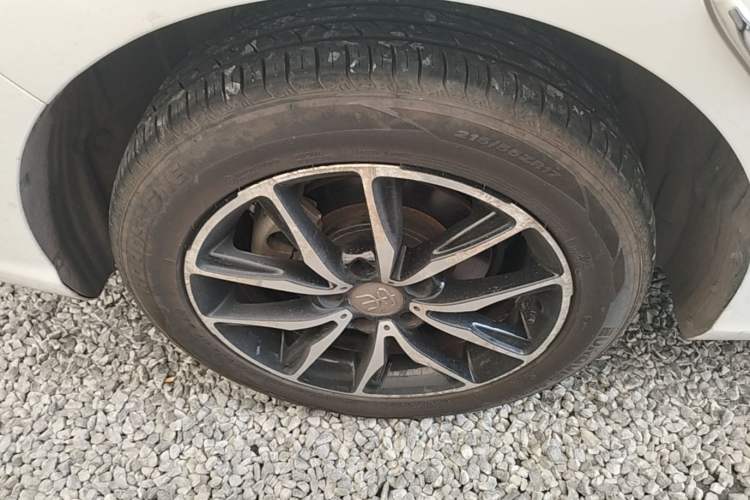 Used BYD Song MAX 2018 1.5T Automatic Smart Connect Elite Model with 6 Seats Right Rear Wheel Hub