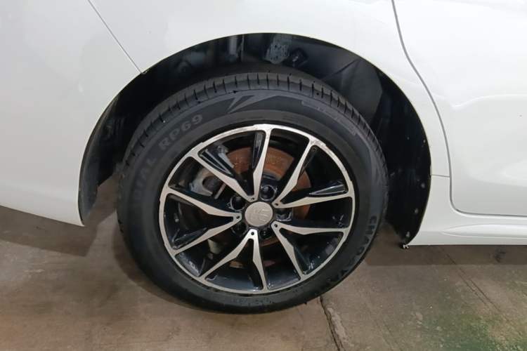 Used BYD Song MAX 2018 1.5T Automatic Smart Connect Luxury 6-Seater Right Rear Wheel Hub
