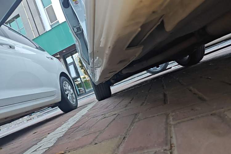 Used BYD Song MAX 2018 1.5T Automatic Smart Connect Luxury 6-Seater Right Side Sill