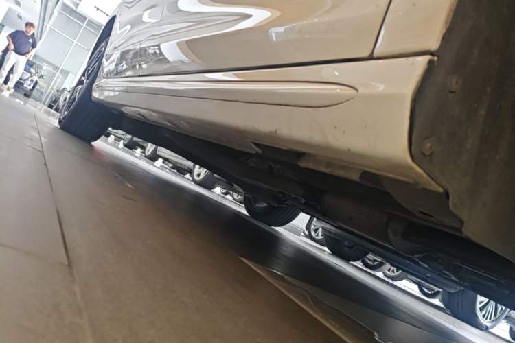 Used BYD Song MAX 2018 1.5T Automatic Smart Connect Luxury 6-Seater Right Side Sill