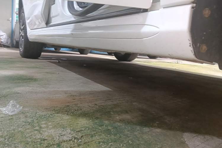 Used BYD Song MAX 2018 1.5T Automatic Smart Connect Luxury 6-Seater Right Side Sill