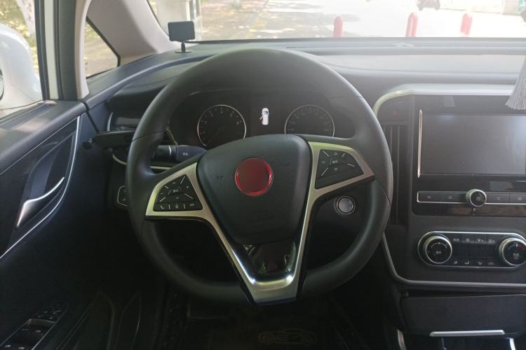 Used BYD Song MAX 2018 1.5T Manual Smart Connect Luxury 6-Seater Steering Wheel