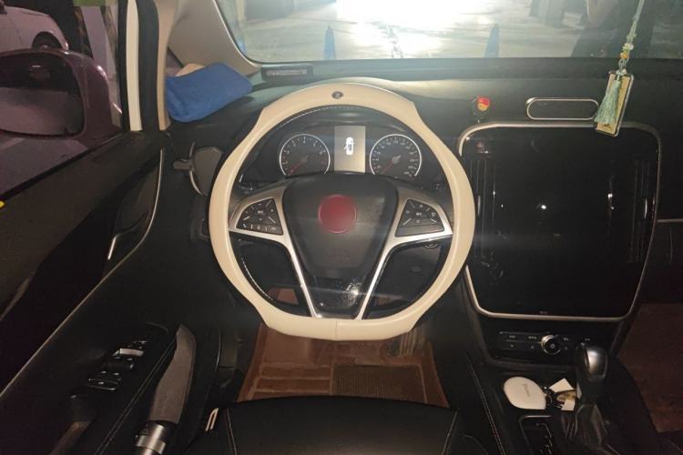 Used BYD Song MAX 2018 1.5T Automatic Smart Connect Elite Model with 6 Seats Steering Wheel
