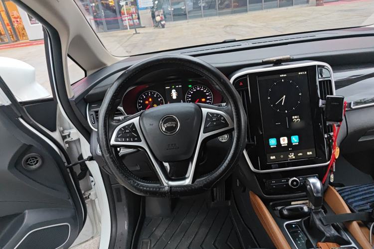 Used BYD Song MAX 2018 1.5T Automatic Smart Connect Luxury 6-Seater Steering Wheel