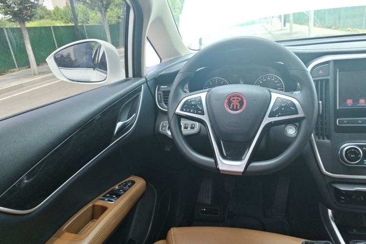 Used BYD Song MAX 2018 1.5T Manual Smart Connect Luxury 6-Seater Steering Wheel