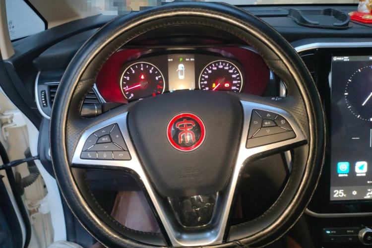 Used BYD Song MAX 2018 1.5T Automatic Smart Connect Elite Model with 6 Seats Steering Wheel