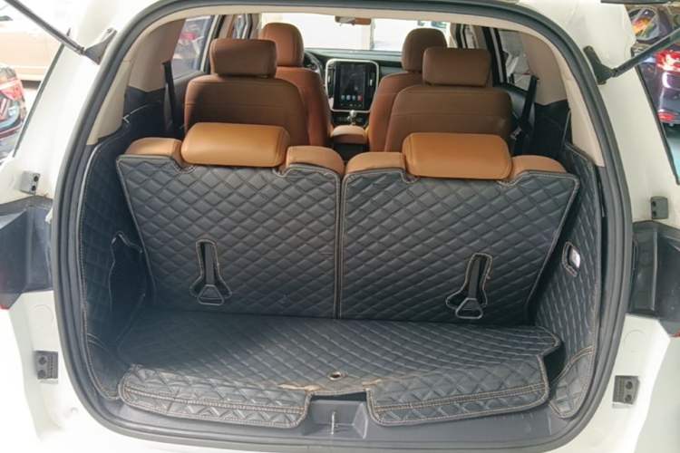 Used BYD Song MAX 2018 1.5T Automatic Smart Connect Luxury 6-Seater Trunk