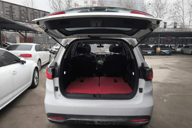 Used BYD Song MAX 2018 1.5T Automatic Smart Connect Elite Model with 6 Seats Trunk