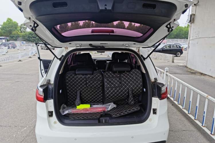Used BYD Song MAX 2018 1.5T Automatic Smart Connect Elite Model with 6 Seats Trunk