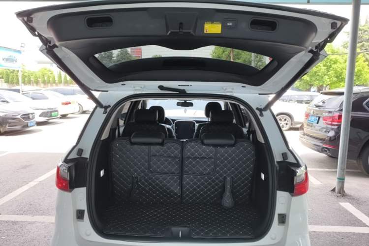 Used BYD Song MAX 2018 1.5T Automatic Smart Connect Luxury 6-Seater Trunk