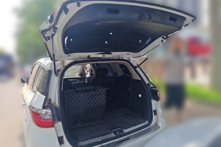 Used BYD Song MAX 2018 1.5T Manual Smart Connect Luxury 6-Seater Trunk