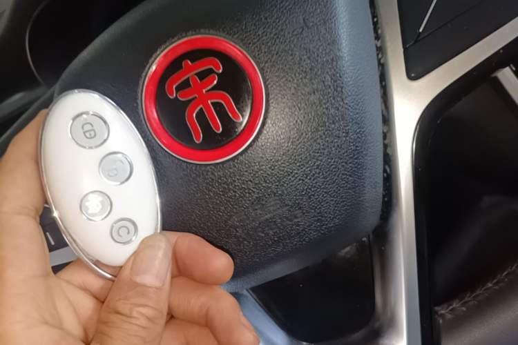 Used BYD Song MAX 2018 1.5T Automatic Smart Connect Luxury 6-Seater Vehicle Key