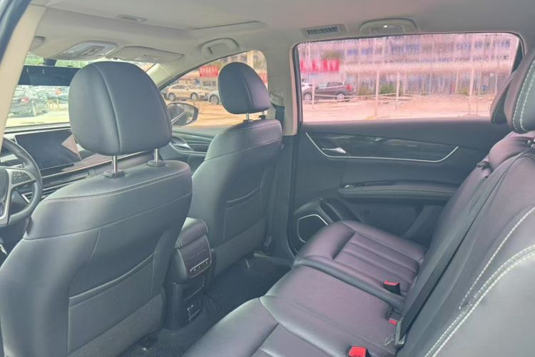 Used BYD Song MAX 2019 1.5T Automatic Smart Connect Ruiyi Sunroof Model 7 Seats China VI Standard Interior 3
