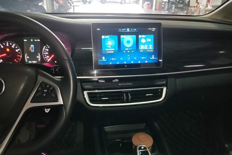 Used BYD Song MAX 2019 1.5T Automatic Smart Connect Ruiyi Sunroof Model 7 Seats China VI Standard Audio And AC Panel