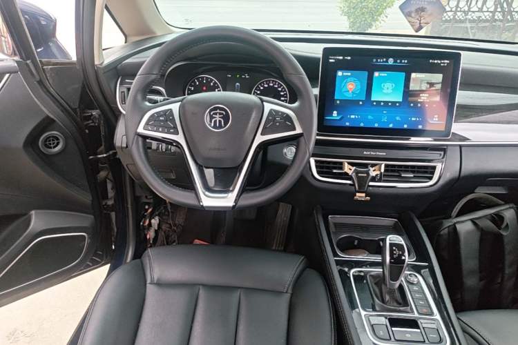 Used BYD Song MAX 2019 1.5T Automatic Smart Connect Prestige Model 6 Seats China V Standard Audio And AC Panel