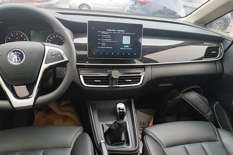 Used BYD Song MAX 2019 1.5T Manual Smart Connect Ruiyi Sunroof Model 7 Seats China VI Standard Audio And AC Panel
