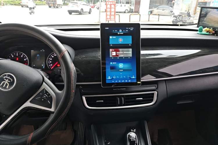 Used BYD Song MAX 2019 1.5T Manual Smart Connect Ruiyi Sunroof Model 6 Seats China VI Standard Audio And AC Panel