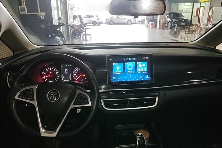 Used BYD Song MAX 2019 1.5T Automatic Smart Connect Ruiyi Sunroof Model 7 Seats China VI Standard Center Console
