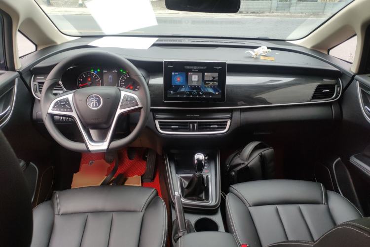 Used BYD Song MAX 2019 1.5T Manual Smart Connect Ruiyi Sunroof Model 7 Seats China VI Standard Center Console
