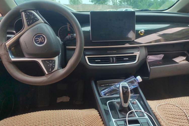 Used BYD Song MAX 2019 1.5T Automatic Smart Connect Ruiyi Sunroof Model 7 Seats China VI Standard Center Console