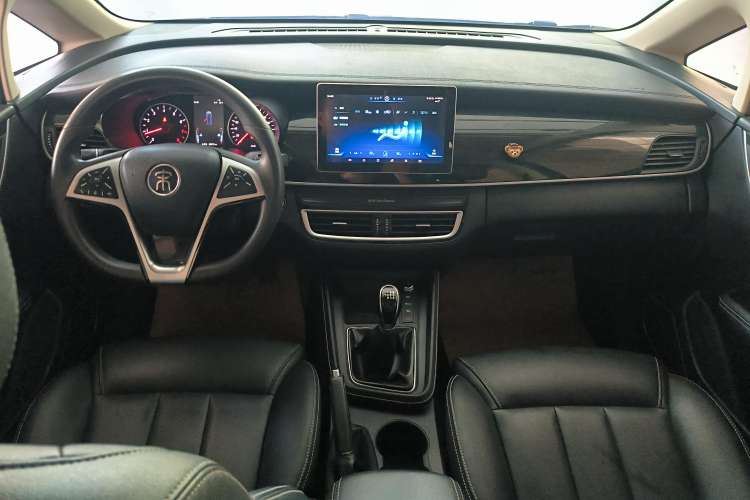 Used BYD Song MAX 2019 1.5T Manual Smart Connect Ruiyi Sunroof Model 7 Seats China V Emission Standard Center Console