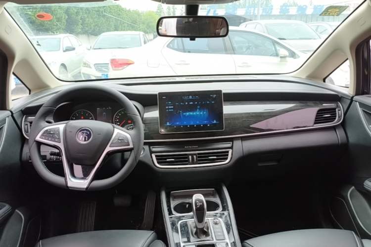 Used BYD Song MAX 2019 1.5T Automatic Smart Connect Ruiyi Sunroof Model 7 Seats China VI Standard Center Console