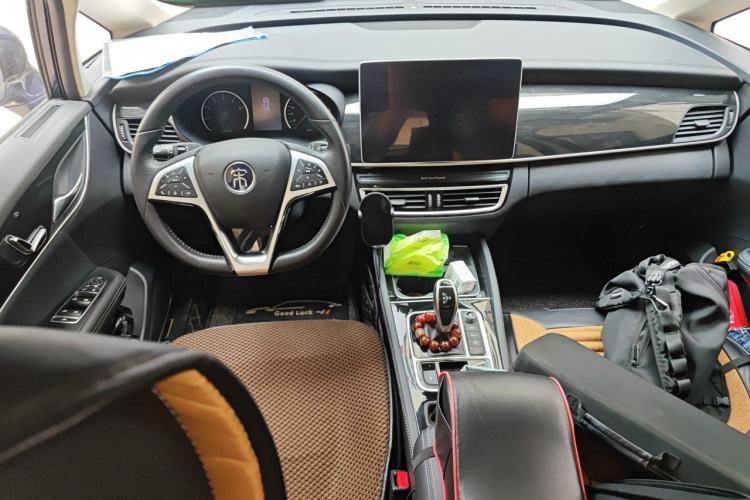 Used BYD Song MAX 2019 1.5T Automatic SmartConnect ZhiLian RuiDong Edition with 6 Seats China VI Standard Center Console