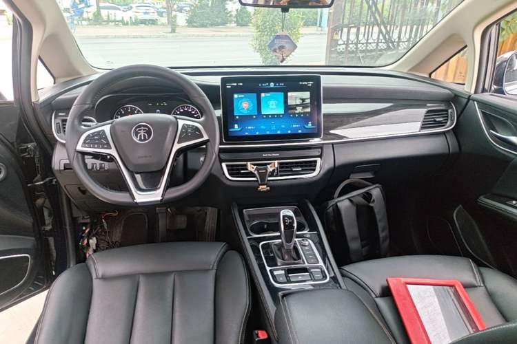 Used BYD Song MAX 2019 1.5T Automatic Smart Connect Prestige Model 6 Seats China V Standard Center Console