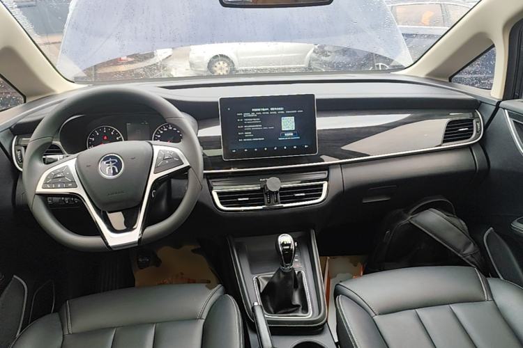 Used BYD Song MAX 2019 1.5T Manual Smart Connect Ruiyi Sunroof Model 7 Seats China VI Standard Center Console