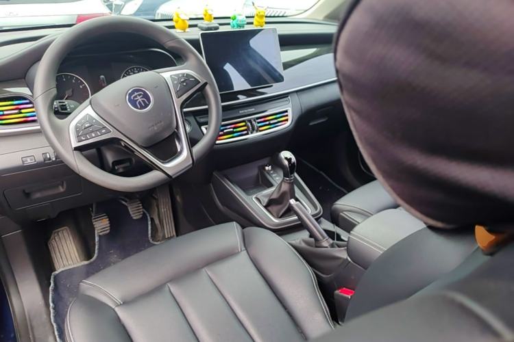 Used BYD Song MAX 2019 1.5T Manual Smart Connect Ruiyi Sunroof Model 6 Seats China VI Standard Center Console