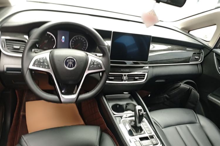 Used BYD Song MAX 2019 1.5T Automatic Smart Connect Ruiyi Sunroof Model 7 Seats China VI Standard Center Console