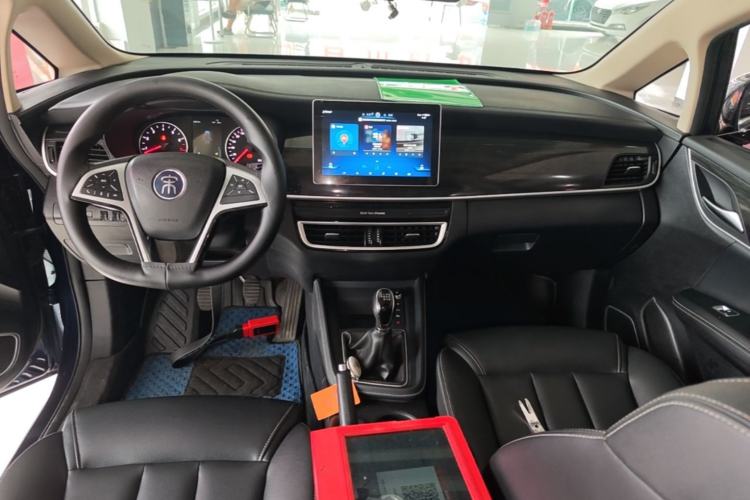 Used BYD Song MAX 2019 1.5T Manual Smart Connect Ruiyi Sunroof Model 7 Seats China VI Standard Center Console
