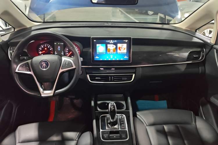 Used BYD Song MAX 2019 1.5T Automatic Smart Connect Ruiyi Sunroof Model 7 Seats China VI Standard Center Console