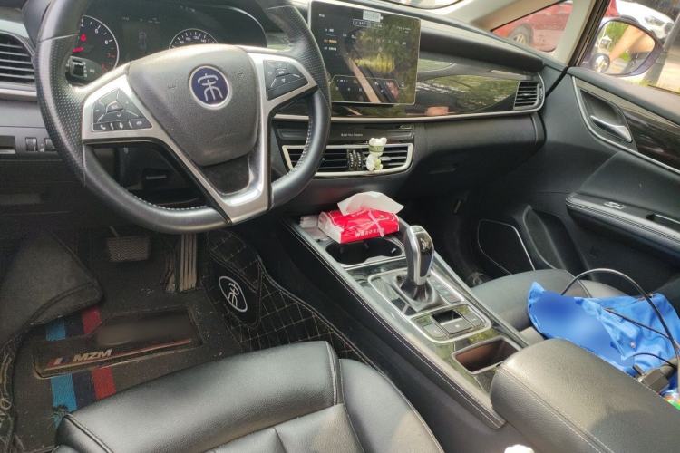 Used BYD Song MAX 2019 1.5T Automatic Smart Connect Ruiyi Sunroof Model 7 Seats China VI Standard Center Console