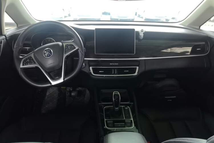 Used BYD Song MAX 2019 1.5T Automatic Smart Connect Ruiyi Sunroof Model 7 Seats China VI Standard Center Console