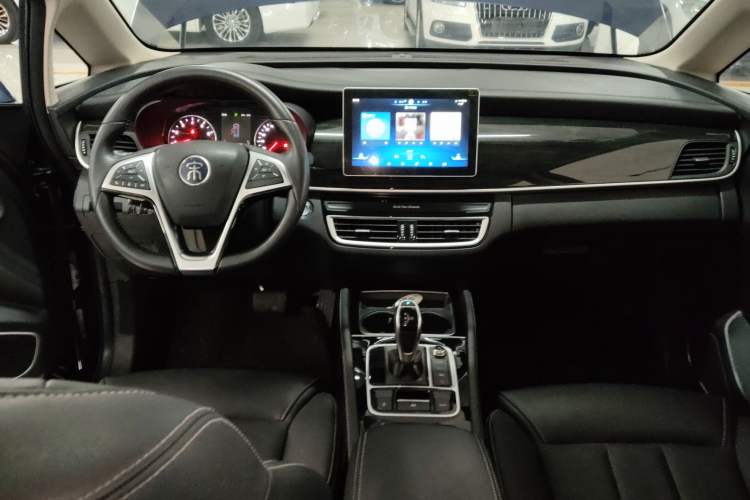 Used BYD Song MAX 2019 1.5T Automatic Smart Connect Ruiyi Sunroof Model 7 Seats China VI Standard Center Console