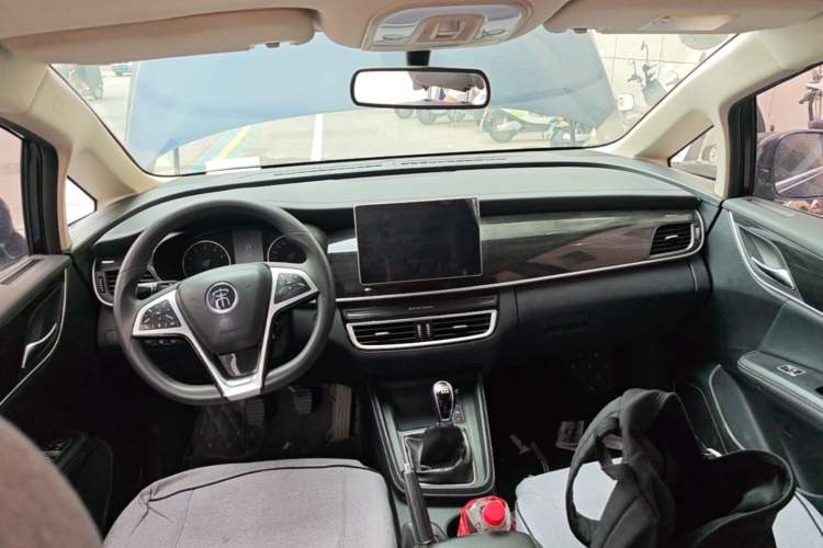 Used BYD Song MAX 2019 1.5T Automatic Smart Connect Luxe Model 7 Seats China VI Standard Center Console