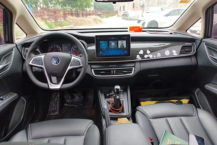 Used BYD Song MAX 2019 1.5T Manual Smart Connect Ruiyi Sunroof Model 7 Seats China VI Standard Center Console