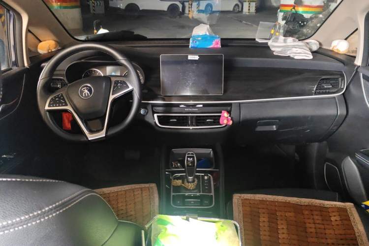 Used BYD Song MAX 2019 1.5T Automatic Smart Connect Ruiyi Sunroof Model 7 Seats China VI Standard Center Console