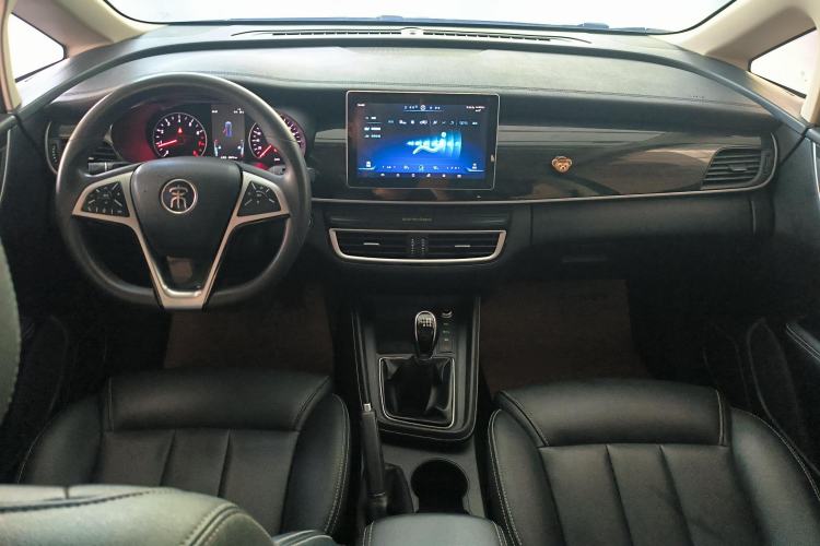 Used BYD Song MAX 2019 1.5T Manual Smart Connect Ruiyi Sunroof Model 7 Seats China V Emission Standard Center Console