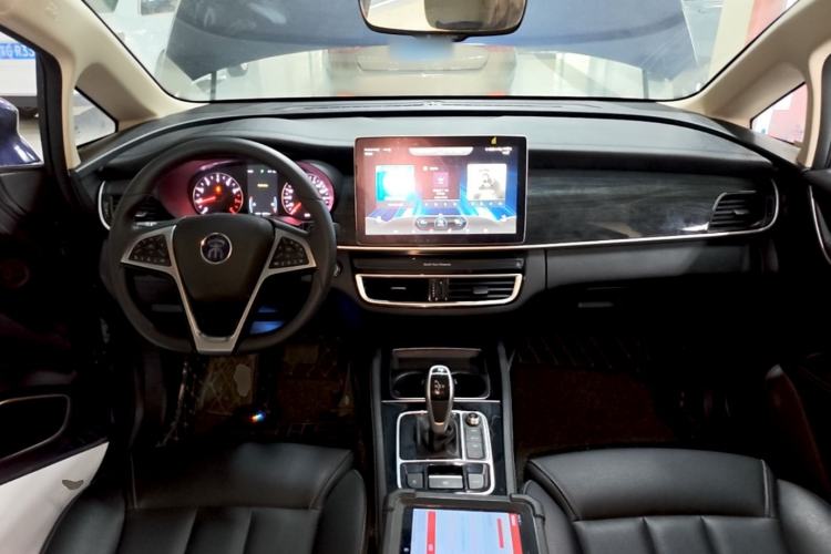 Used BYD Song MAX 2019 1.5T Automatic SmartConnect ZhiLian RuiDong Edition with 6 Seats China VI Standard Center Console