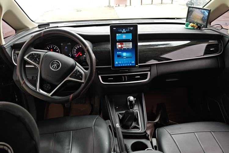 Used BYD Song MAX 2019 1.5T Manual Smart Connect Ruiyi Sunroof Model 6 Seats China VI Standard Center Console