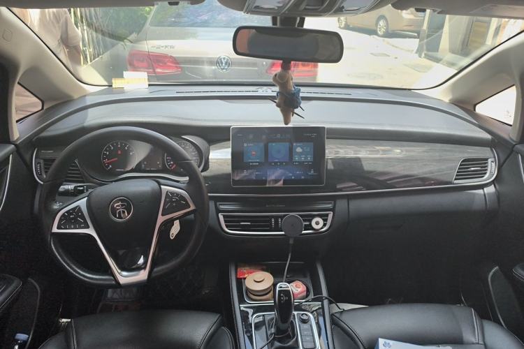 Used BYD Song MAX 2019 1.5T Automatic Smart Connect Ruiyi Sunroof Model 7 Seats China VI Standard Center Console