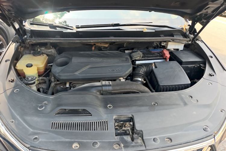 Used BYD Song MAX 2019 1.5T Manual Smart Connect Ruiyi Sunroof Model 7 Seats China VI Standard Engine Bay