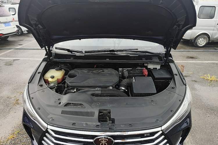 Used BYD Song MAX 2019 1.5T Manual Smart Connect Ruiyi Sunroof Model 7 Seats China VI Standard Engine Bay